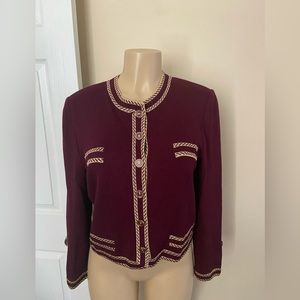 Gorgeous St. John by Marie gray stretchy top